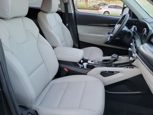 Used 2023 Kia Telluride S image 20