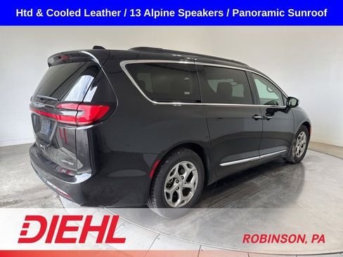 Used 2023 Chrysler Pacifica Limited FWD image 7