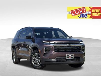 Used 2024 Chevrolet Traverse LT