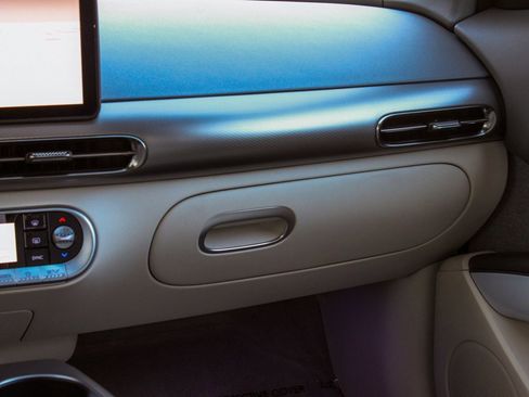 Used 2025 Genesis GV60 Advanced image 18