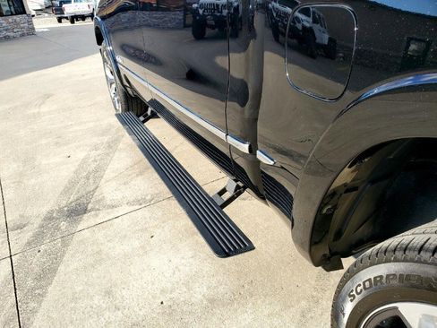 Used 2022 RAM 1500 Limited w/ Body-Colour Bumper Group image 24