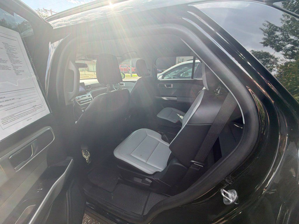 Used 2021 Ford Explorer XLT w/ Equipment Group 202A AWD/4WD image 11