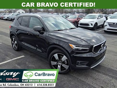 Used 2020 Volvo XC40 T5 Momentum w/ Premium Package AWD/4WD image 2
