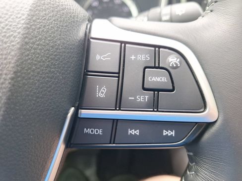 Used 2025 Toyota Highlander XLE AWD/4WD image 22
