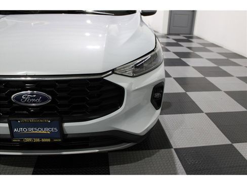 Used 2025 Ford Escape ST-Line Select image 8