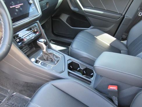 Used 2024 Volkswagen Tiguan SE FWD image 15