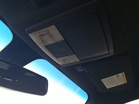 Used 2018 Ford Taurus SEL image 25