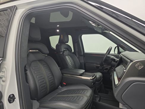 Used 2022 Rivian R1T Adventure image 20