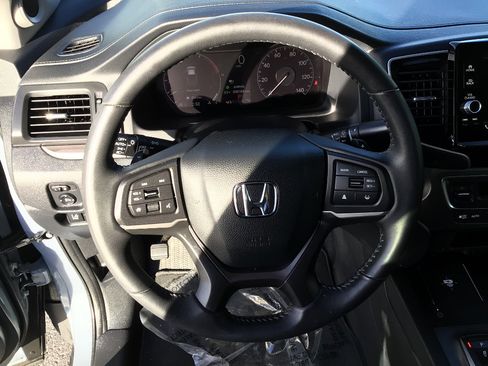 Used 2024 Honda Ridgeline Sport image 11