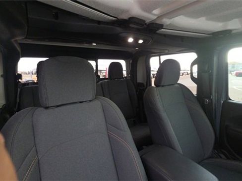 Used 2024 Jeep Gladiator Sport image 30