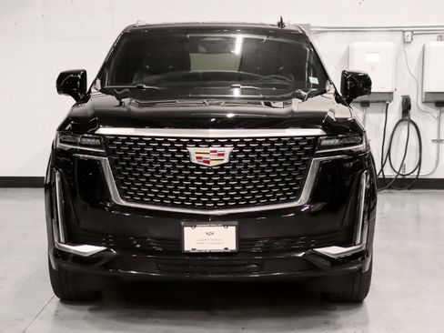 Certified 2022 Cadillac Escalade ESV Luxury AWD/4WD image 8