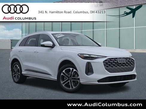 Certified 2025 Audi Q5 Premium w/ Convenience Package image 1