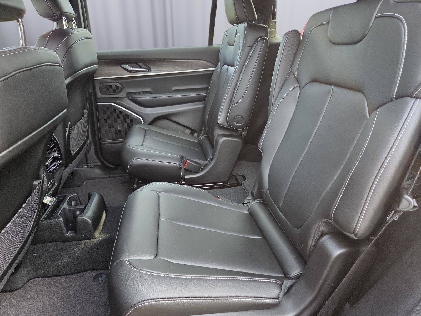 New 2026 Jeep Grand Cherokee L Limited w/ Limited Altitude Package RWD image 19