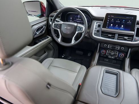 Used 2023 Chevrolet Tahoe Z71 w/ Luxury Package AWD/4WD image 32