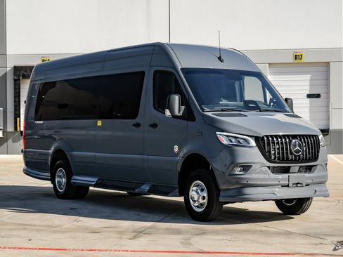 Used 2025 Mercedes-Benz Sprinter 3500 image 19