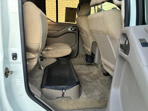 Used 2015 Nissan Frontier SV image 22