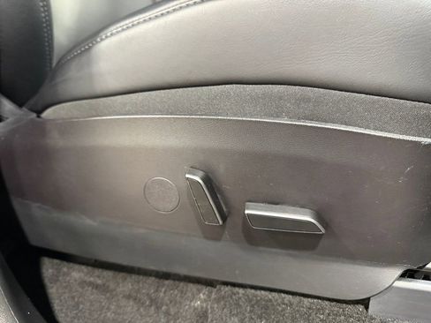 Used 2022 Tesla Model Y Long Range image 17