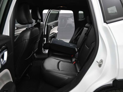 Used 2024 Jeep Compass Limited image 15