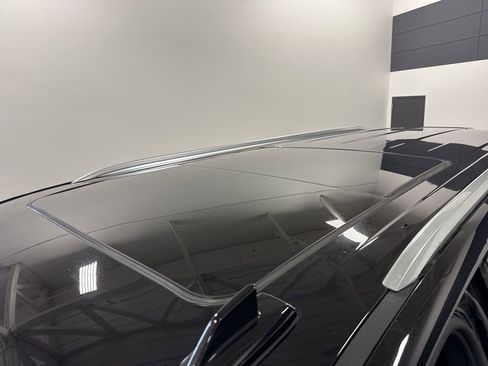 Used 2021 GMC Yukon XL SLT w/ SLT Premium Package image 22