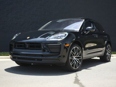 Certified 2026 Porsche Macan AWD/4WD image 40
