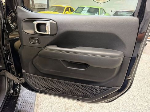 Used 2019 Jeep Wrangler Unlimited Sahara AWD/4WD image 37