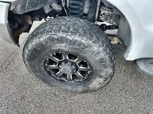 Used 2006 Ford F350 Lariat AWD/4WD image 2