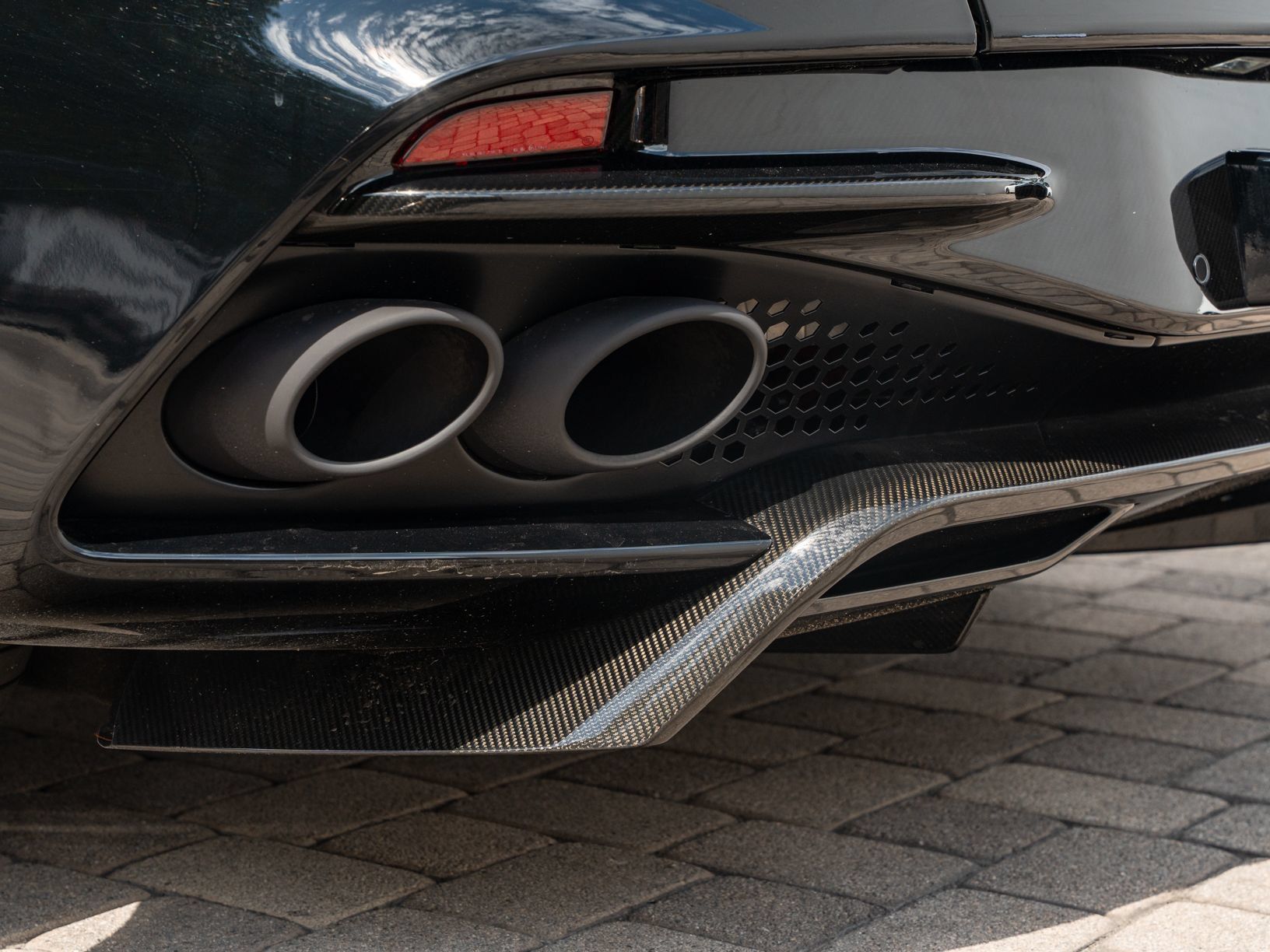 Used 2023 Aston Martin DBS Superleggera Volante RWD image 37