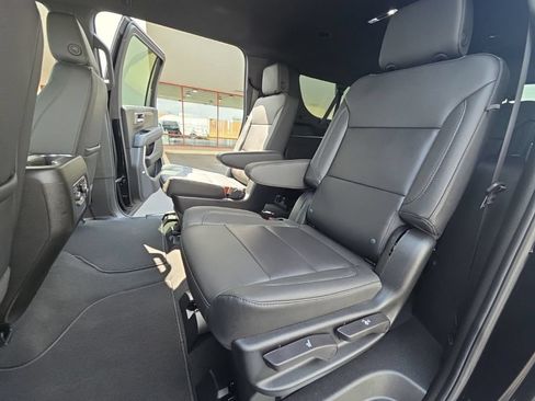 Used 2026 Chevrolet Suburban LT w/ Comfort Package AWD/4WD image 32