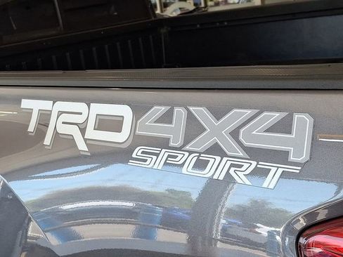 Used 2016 Toyota Tacoma TRD Sport AWD/4WD image 30