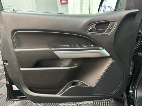 Used 2022 Chevrolet Colorado LT w/ LT Convenience Package AWD/4WD image 18