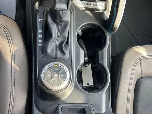 Used 2022 Ford Bronco Wildtrak image 18