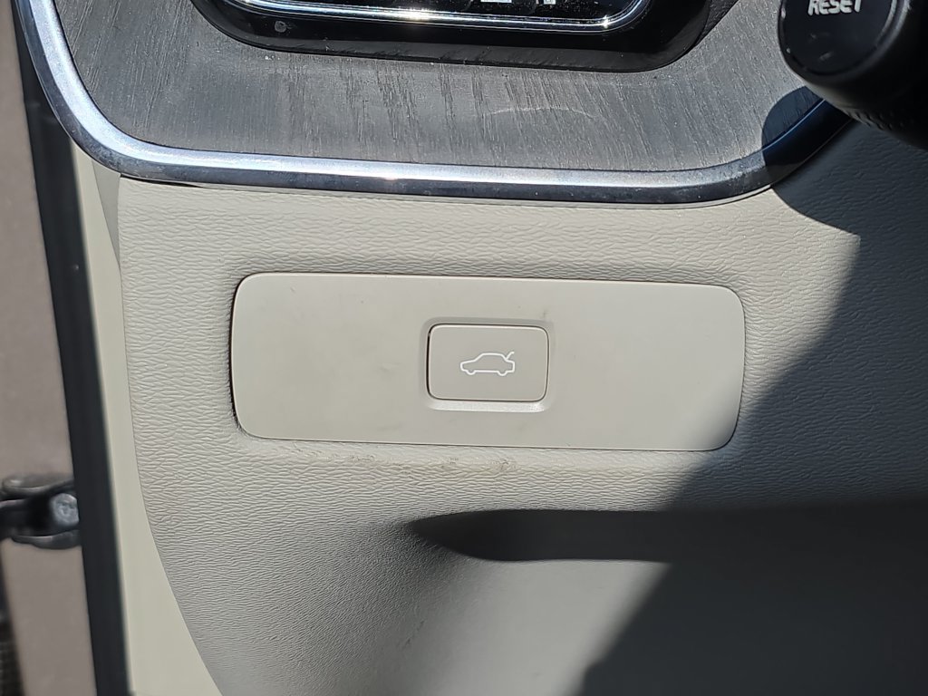 Used 2025 Volvo XC60 B5 Plus w/ Protection Package AWD/4WD image 36