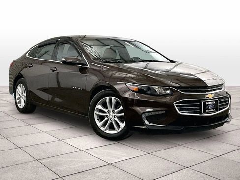 Used 2016 Chevrolet Malibu LT FWD image 2