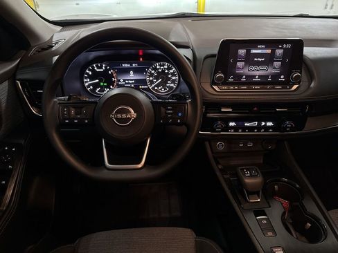 Used 2022 Nissan Rogue SV image 11