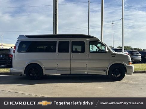 Used 2018 Chevrolet Express 2500 Extended w/ Enhanced Convenience Package RWD image 2