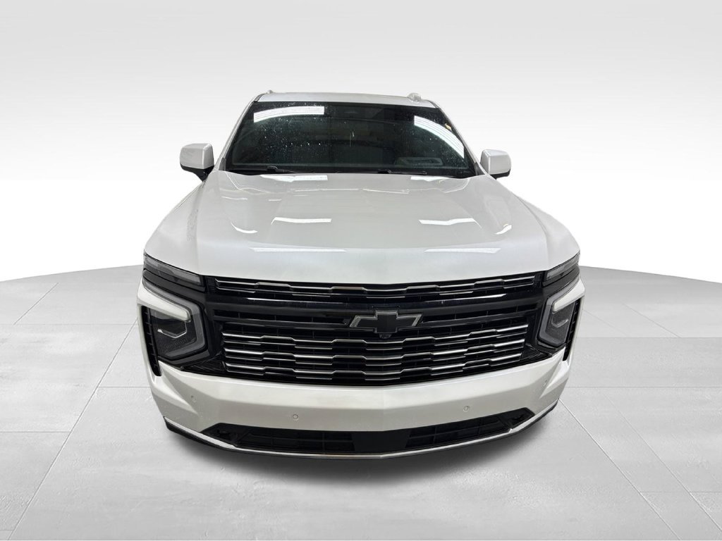 Used 2025 Chevrolet Tahoe High Country AWD/4WD image 3