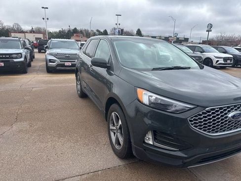 Used 2023 Ford Edge SEL w/ Convenience Package AWD/4WD image 3