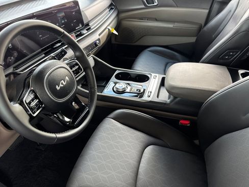 New 2026 Kia Carnival SX image 9