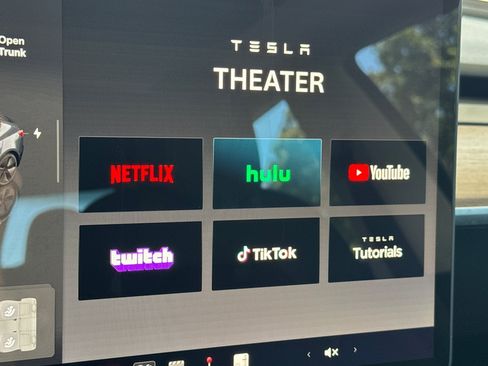 Used 2023 Tesla Model 3 Standard Range RWD image 38