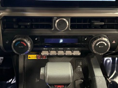 Used 2024 Toyota Tacoma TRD Sport image 30