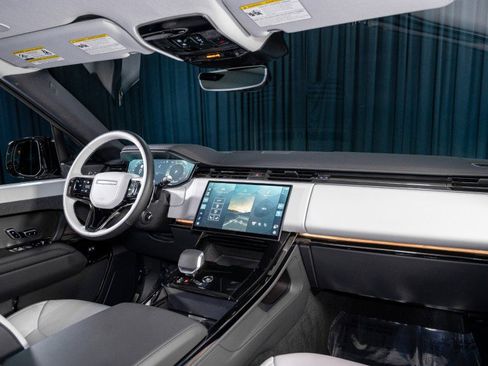 Used 2025 Land Rover Range Rover Sport Dynamic SE image 4