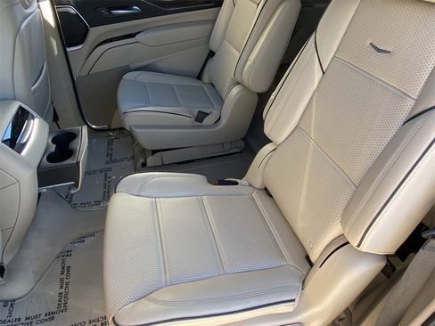 Used 2024 Cadillac Escalade Premium Luxury w/ Performance Package image 18