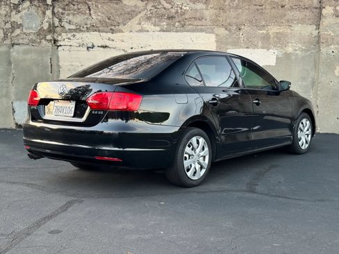Used 2012 Volkswagen Jetta SE FWD image 4
