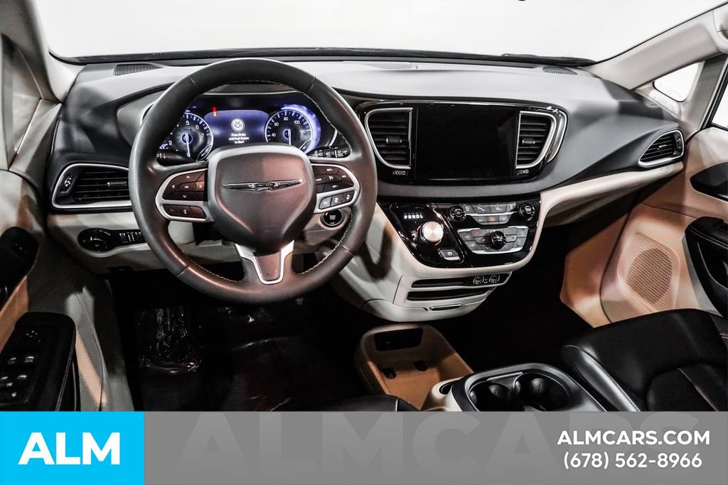 Used 2023 Chrysler Pacifica Touring-L FWD image 24
