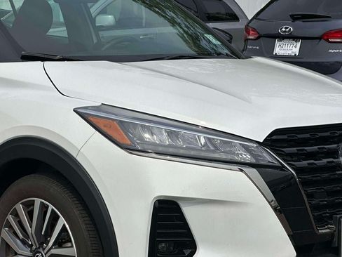 Used 2023 Nissan Kicks SR FWD image 8