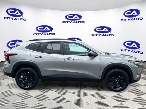 Used 2025 Chevrolet Trax ACTIV w/ Driver Confidence Package image 2