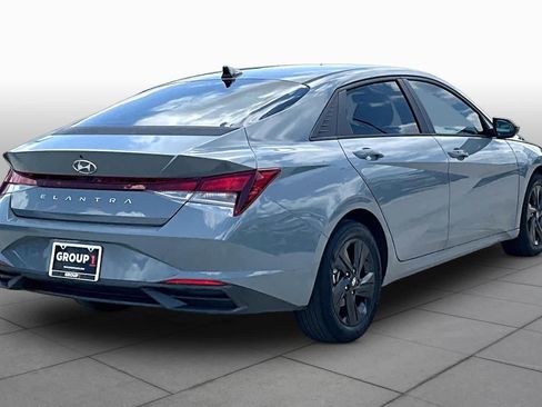 Used 2022 Hyundai Elantra SEL w/ Preferred Accessory Package FWD image 12