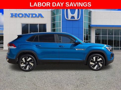 Used 2024 Volkswagen Atlas Cross Sport SE FWD image 2