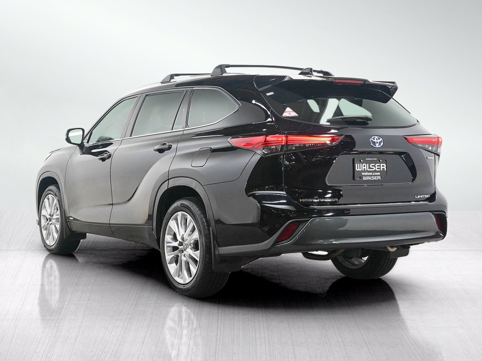 Used 2023 Toyota Highlander Limited AWD/4WD image 4