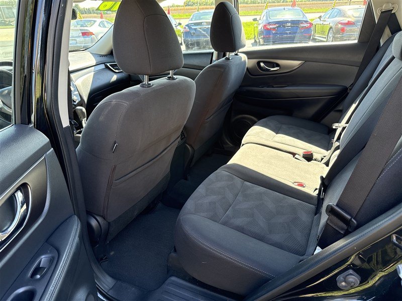 Used 2016 Nissan Rogue S AWD/4WD image 6